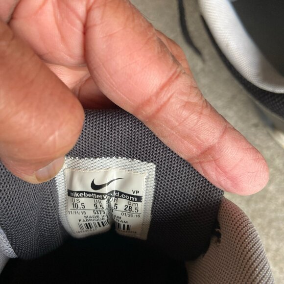 Men size -10.5 Nike Air Grey and Black shoes - Picture 5 of 8